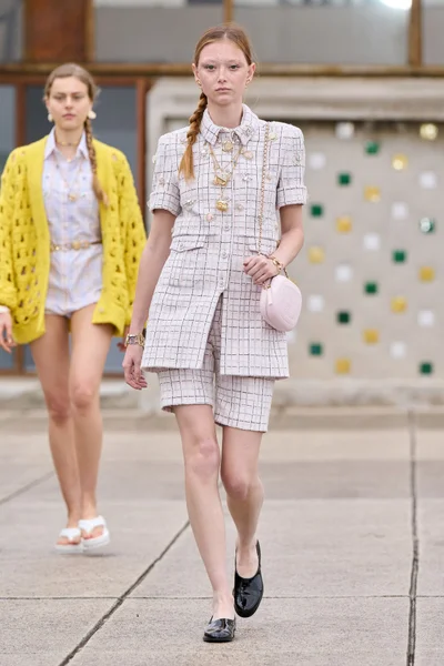 Look 9